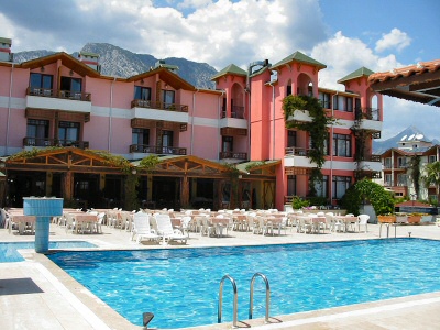 Pool mit Hotel Pool mit Hotel