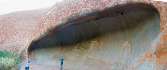Drei versteinerte Jungen warten. Drei versteinerte Jungen warten.